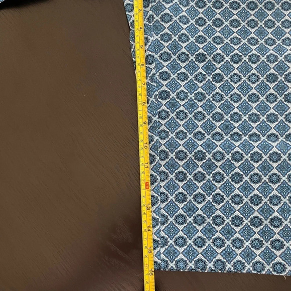 89th & Madison Capri Pants - Blue and White Size Medium EUC - Picture 7 of 10